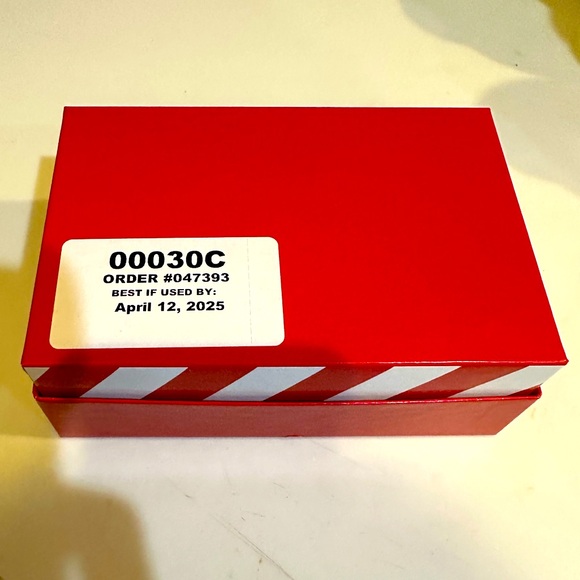 NEW HICKORY FARMS HOLIDAY SPICE ALMONDS CINNAMON CRUNCHY 4OZ GIFT BOX CHRISTMAS - Picture 5 of 5